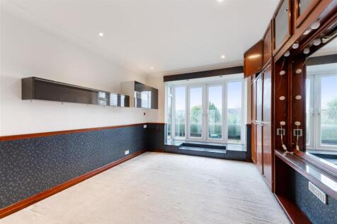 41 Oaklands Avenue, Isleworth TW7-40.jpg