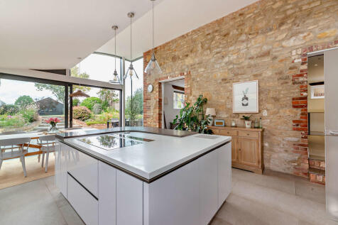 8614390-interior1...