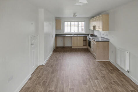 Storey Crescent, Hawkinge, Kent photo 3