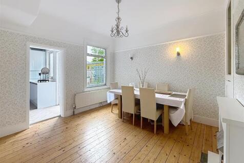 Havering Rd, RM1 For Sale by Barrain London Estate