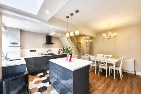 3 Bedroom Terraced for Rent