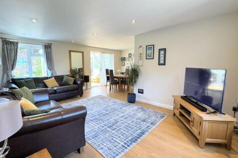 OPEN PLAN RECEPTION ROOM