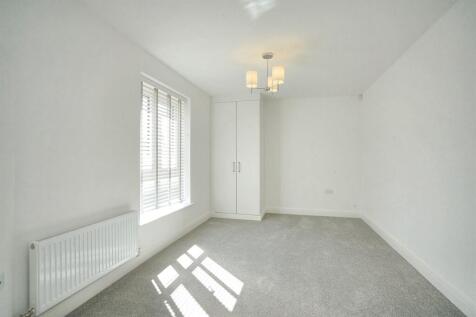 2 bedroom property in Harrington Close, Upton, Northampton photo 3