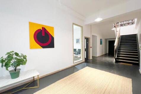 679 Outside meeting room.jpg