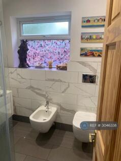 Shaw Drive, Walton On Thames, KT12 photo 4