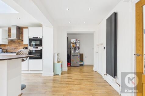 Kitchen / Living Area
