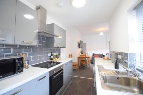 27/28 - Rudgard Lane - Student House photo 3