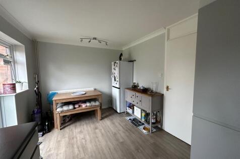 Watermills Close, Andover photo 5
