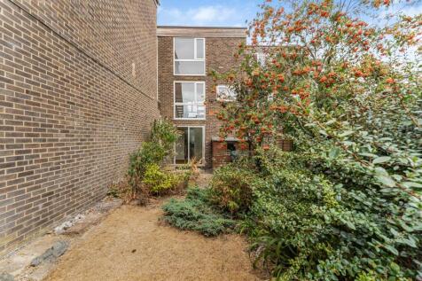 31 Plane Tree Way-14.jpg