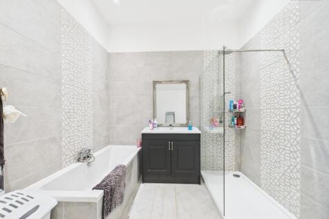 En-Suite To Master Bedroom