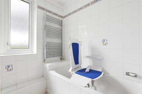 01-7e2fGCPMSC - 3 Freeling House - Bathroom  2-Ori