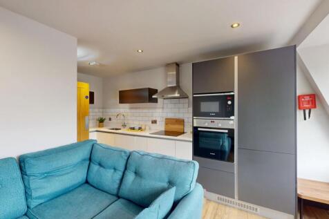 3-bed flat on Flat 10, Hoods Hideout, 66-72 Houndsgate NG1 6BA, £715/mo