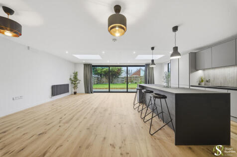 7 Woodside, Knuts...