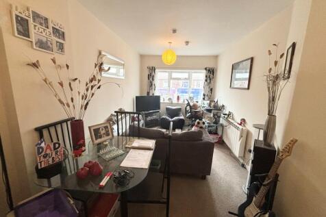 Badminton Road, DOWNEND photo 3