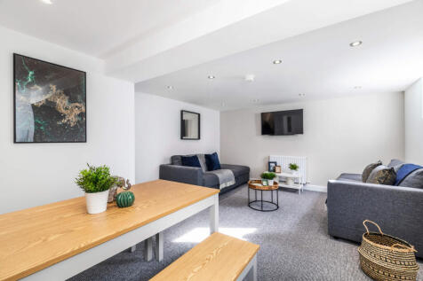 5-bed house on Harold Grove, Leeds, £2,903/mo
