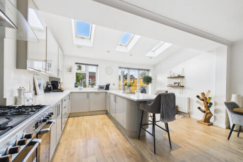 CAM01984G0-PR0543-STILL003