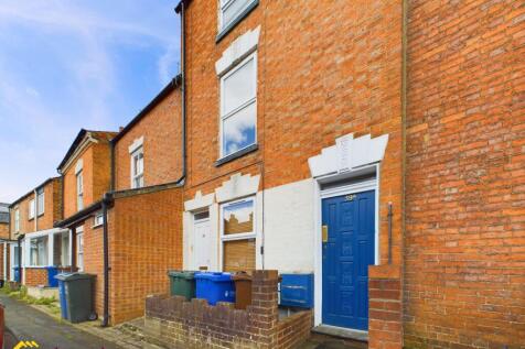 2-bed flat on North Street, Banbury, OX16, £1,250/mo
