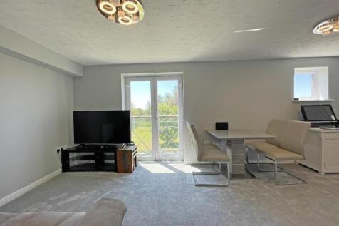 Aberdeen Avenue 154c - Living Room 1.jpg