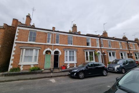 4-bed terraced on 54 New Street, Leamington Spa, £2,500/mo
