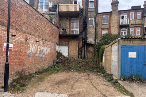 1 Muswell Mews, Muswell Hill, London N10 2BF