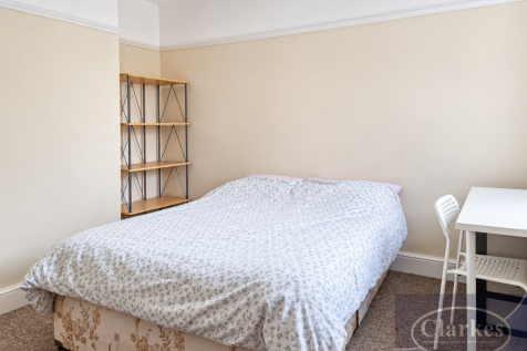4-bed detached on Acland road, Winton, Dorset, £2,200/mo