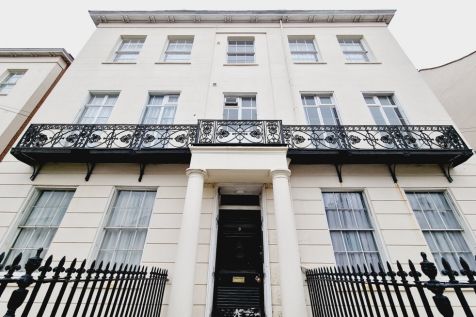 1-bed flat on Charlotte Street, Leamington Spa, £895/mo