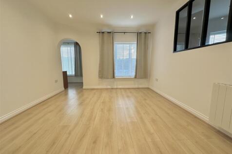 Upton Close, Castle Donington, Derby photo 3