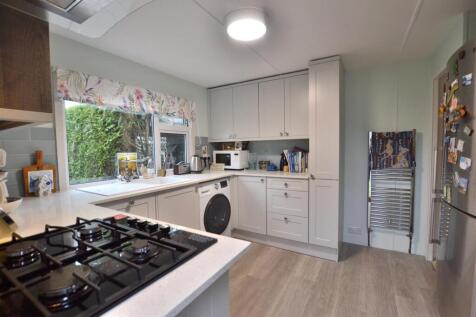 Kitchen 1.JPG