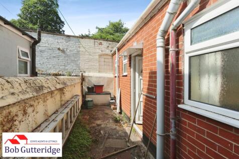 ENCLOSED REAR YARD