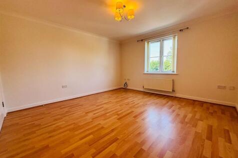 Living Room Area: