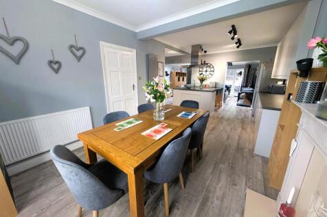 Kitchen/dining/lounge