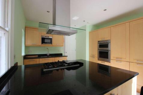 6-bed terraced on Southfield Road, £6,000/mo
