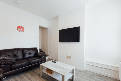 4-bed house on Paget Street, Loughborough, £1,993/mo