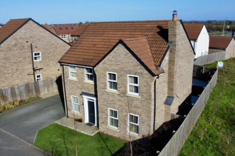 4 Bedroom House - detached for Sale