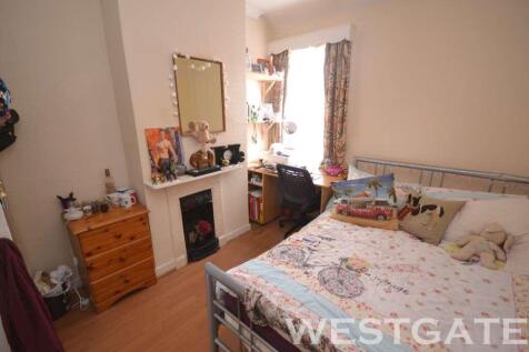 Pitcroft Avenue, Reading photo 5