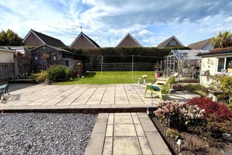 bryn lupus dr 21 garden.jpg