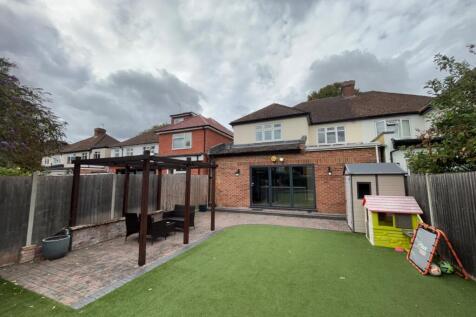 Grosvenor Road, Staines-upon-Thames, Surrey, TW18 photo 3