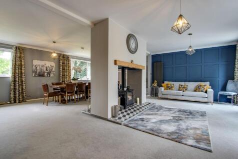 Open Plan Living Room/Dining Room