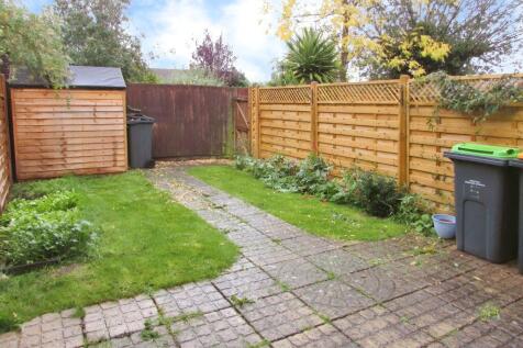 Parsonage Close, Oakley photo 4
