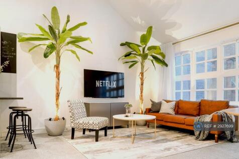 ?? Bright Open-Plan Living Space