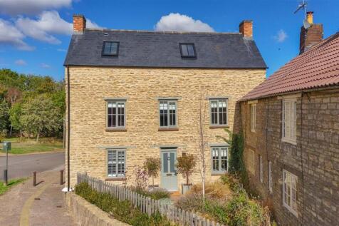 High Street, Yardley Hastings, Northampton. 5 bedroom detached house for sale