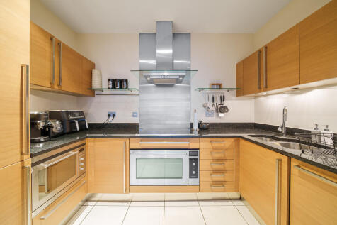 2 bed, 2 bath Apartment in liverpool - Photo 2