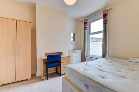 62 Brading Road Bedroom 2 (2)