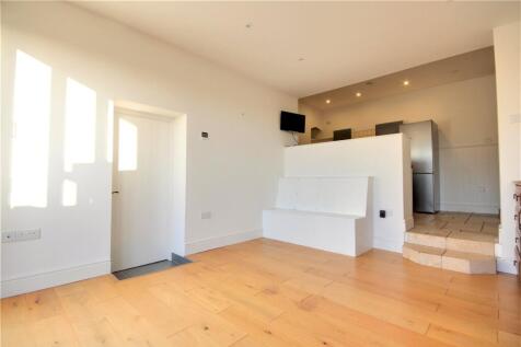 Victory Row, Royal Wootton Bassett, Wiltshire, SN4 photo 4