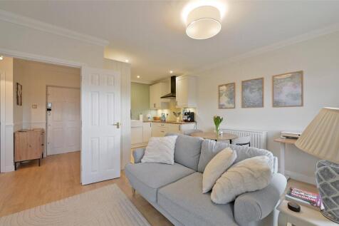 St. Leonards Road, Windsor, Berkshire, SL4 photo 3