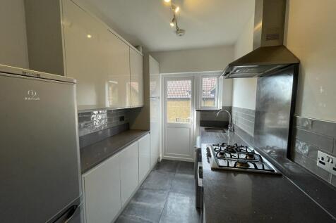 Hill Court, Main Road, Romford, Havering photo 3