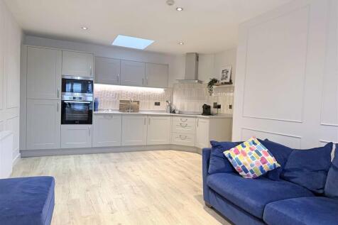 Open Plan Living Room/Kitchen