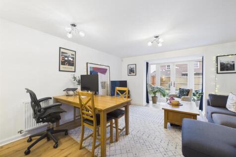 Spacious Lounge/Dining Room
