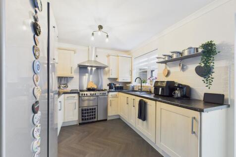 Kitchen &amp; Dining