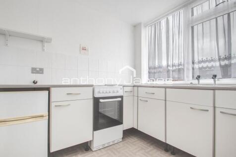 West Park, Pickwick Court, SE9 photo 3